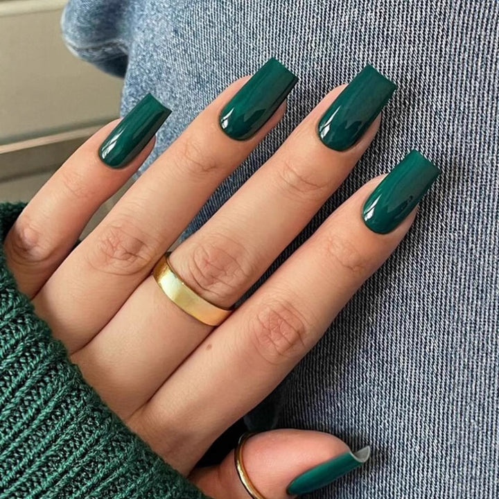 High-quality artificial nail set with glossy finish Stornfield