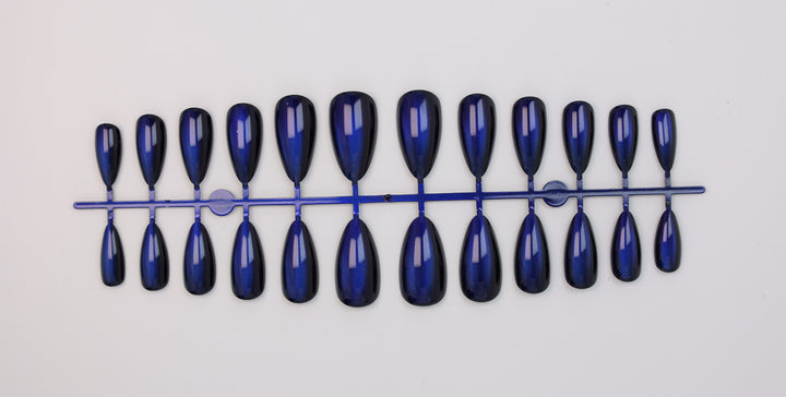 Artificial nail set with shimmering designs Stornfield