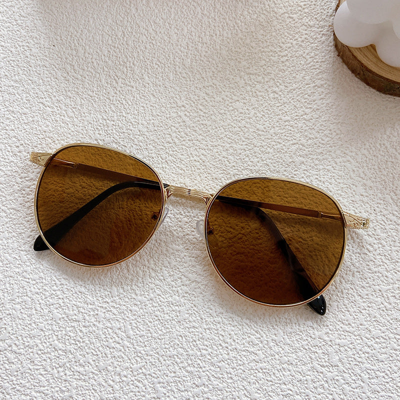 Fashionable sunglasses with round frame and intricate design Stornfield