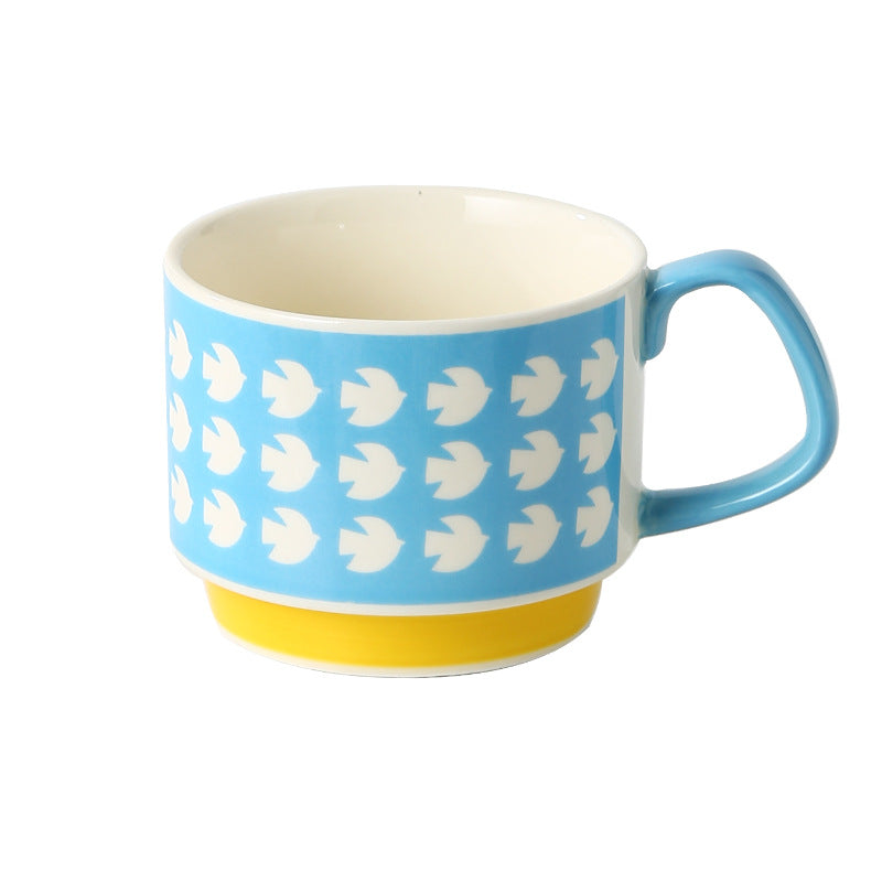 Ceramic mug with retro polka dot design and ergonomic handle