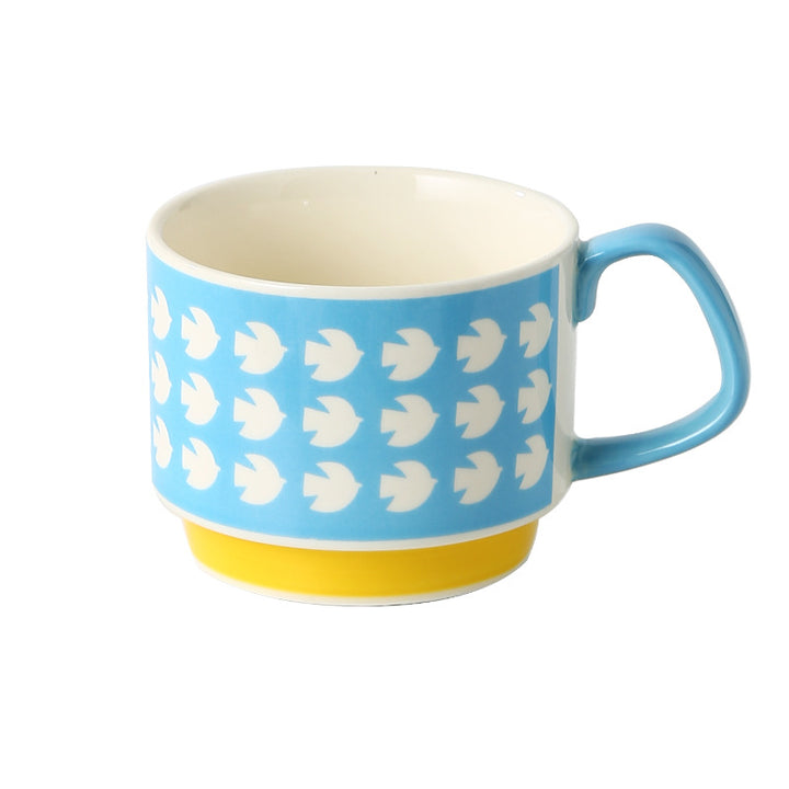 Ceramic mug with retro polka dot design and ergonomic handle