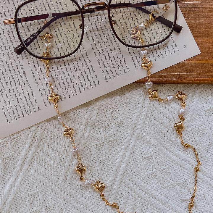 Fashionable necklace with pearls and golden accents Stornfield