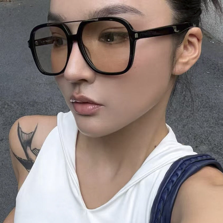 Women's square sunglasses with protective UV filter and elegant frame Stornfield