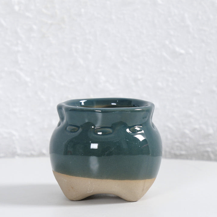 Contemporary Curved Ceramic Vase Stornfeild