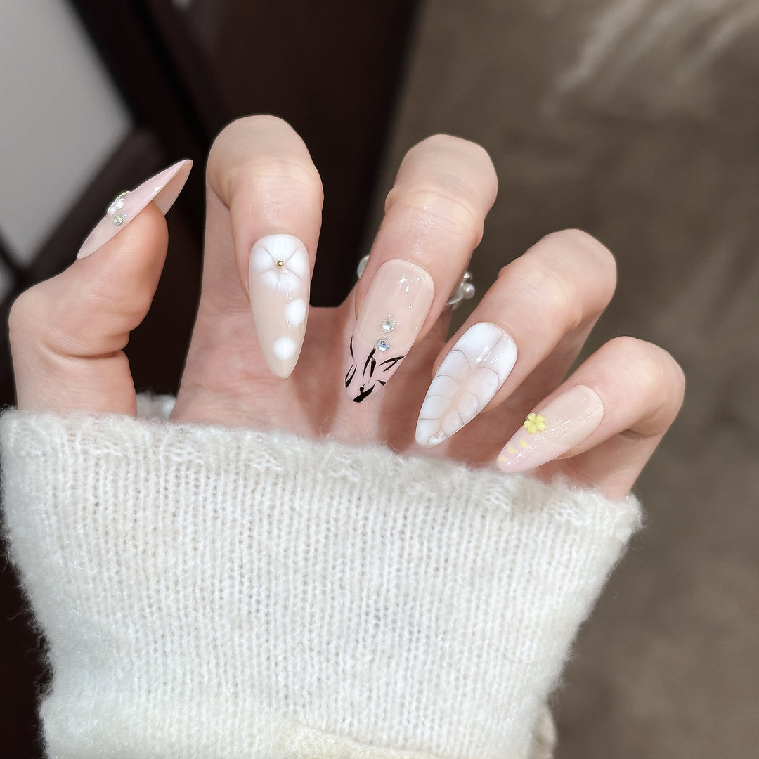 Elegant Floral Press-On Nail Art Set