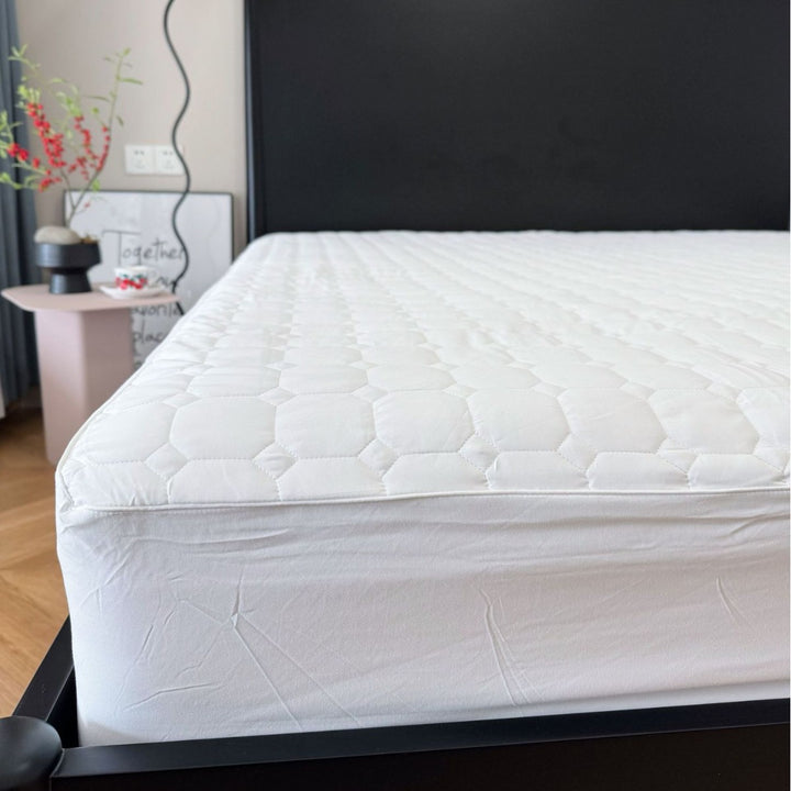 Quilted waterproof mattress cover fitted sheet with elastic edge