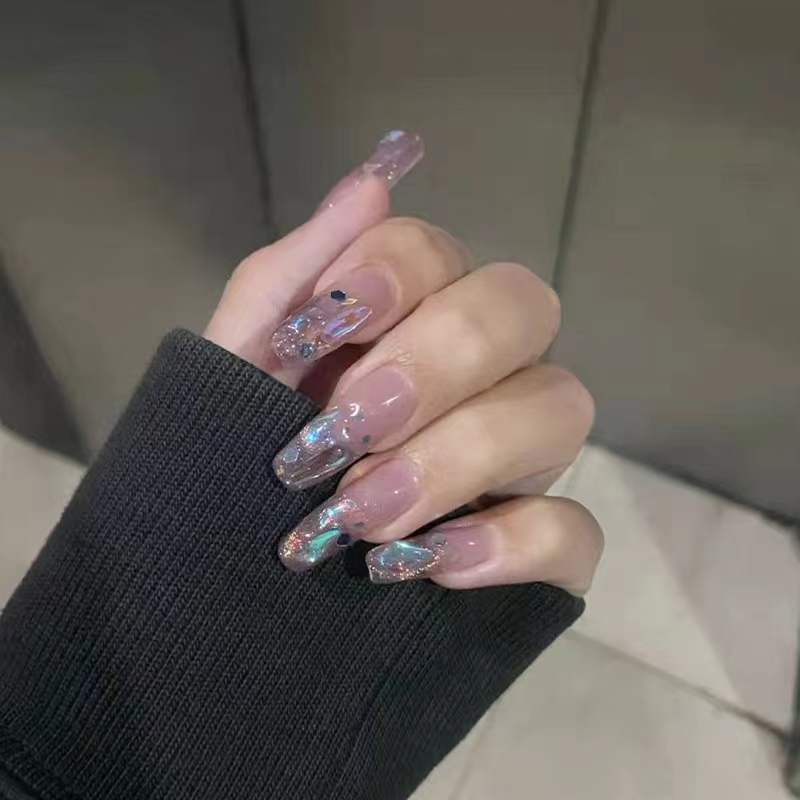 Artificial nails with stylish floral accents Stornfield