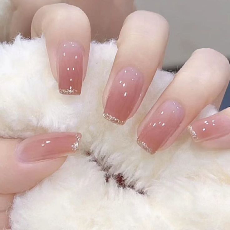 Elegant and Shiny Nail Art Stornfield