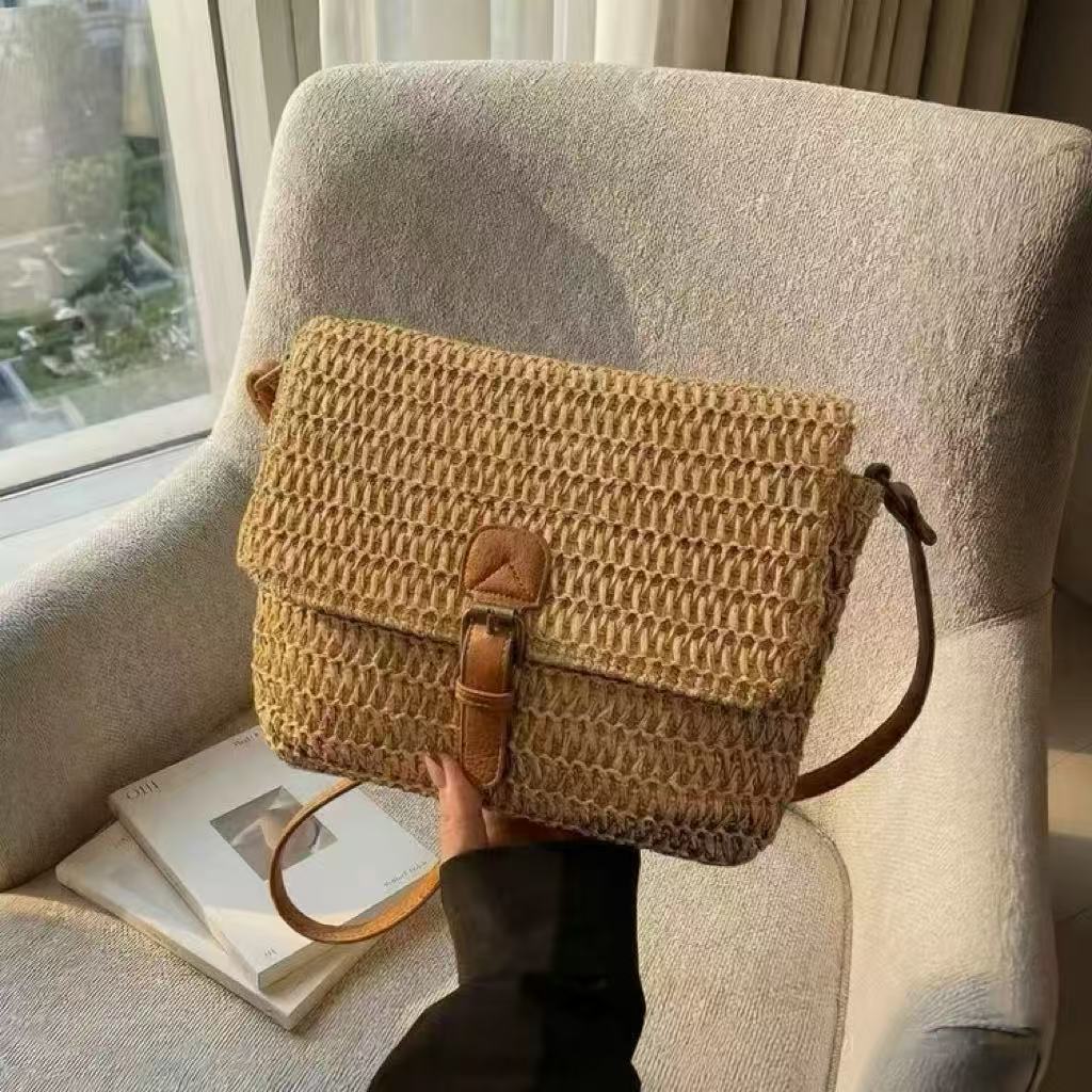 Handbag made of braided natural material with adjustable shoulder strap Stornfield