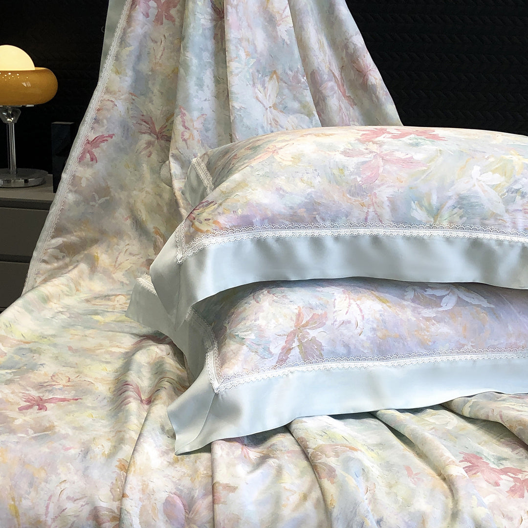 Pillowcase set made of cotton satin with delicate lace trim and satin piping