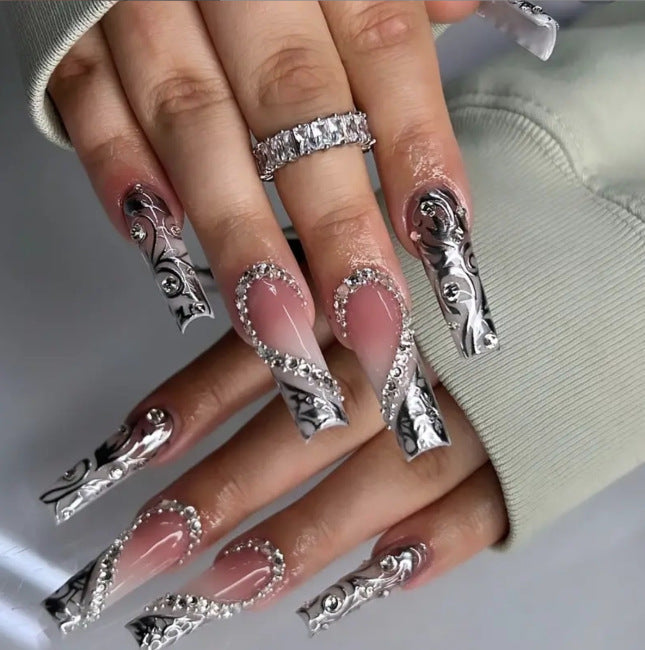 Festive Holiday-Themed Nail Art