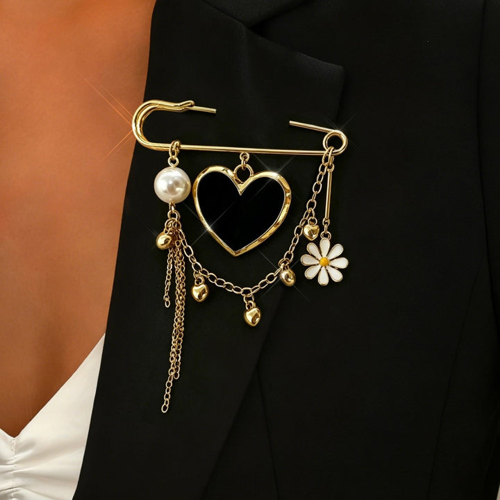 Elegant safety pin pendant Stornfield