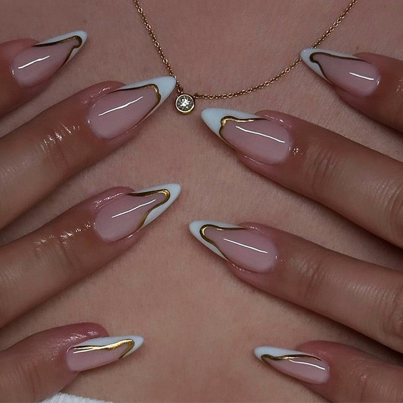 Artifical nail set with elegant gold trim and delicate pink Stornfield
