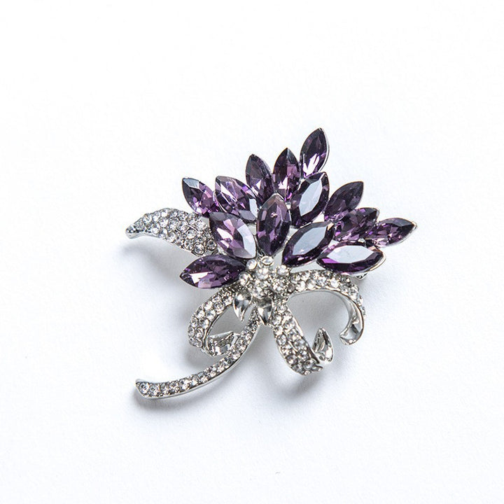 Sparkling brooch with floral design Stornfield