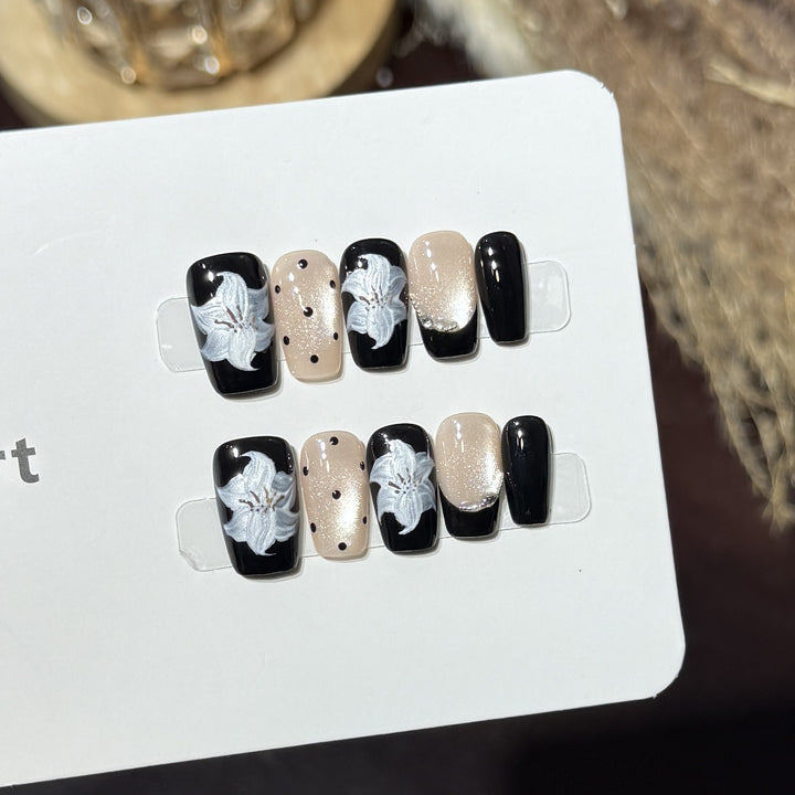 Decorative Floral Press-On Nails Stornfield