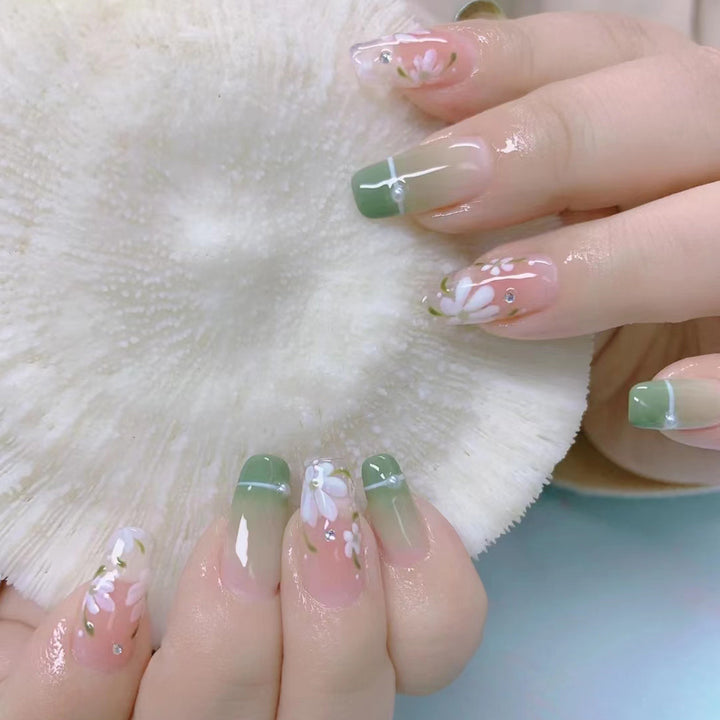 Stylish heart and ombre design artificial nails Stornfield