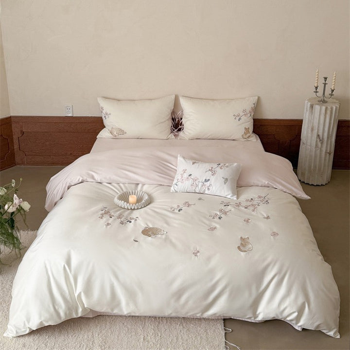 Elegant embroidered bedding set made of cotton satin with cat and flower motif Stornfield