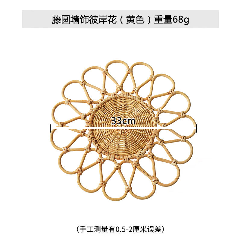 Ladies' round serving platter made of hand-woven natural material Stornfield