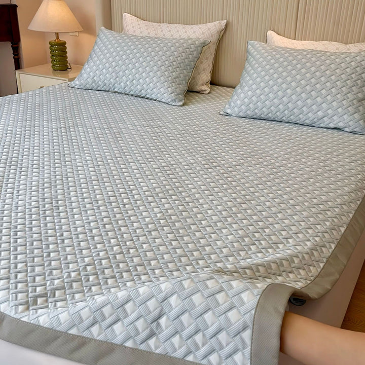 Water-repellent quilted mattress protector with elastic all-around cover