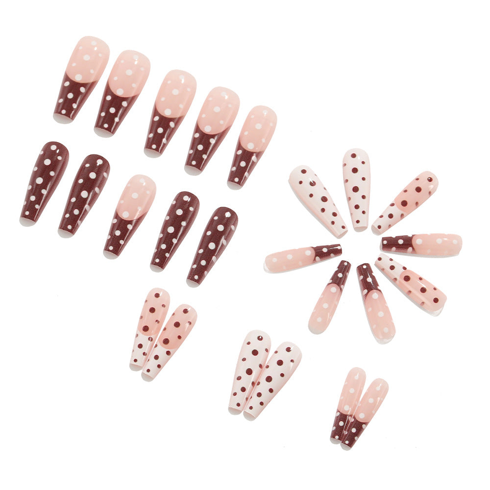 Artificial nails in the popular polka dot design Stornfield
