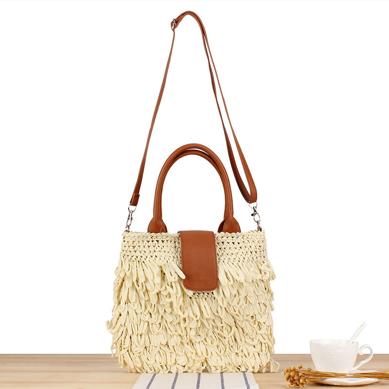 Luxurious shoulder bag with handmade fringes Stornfield