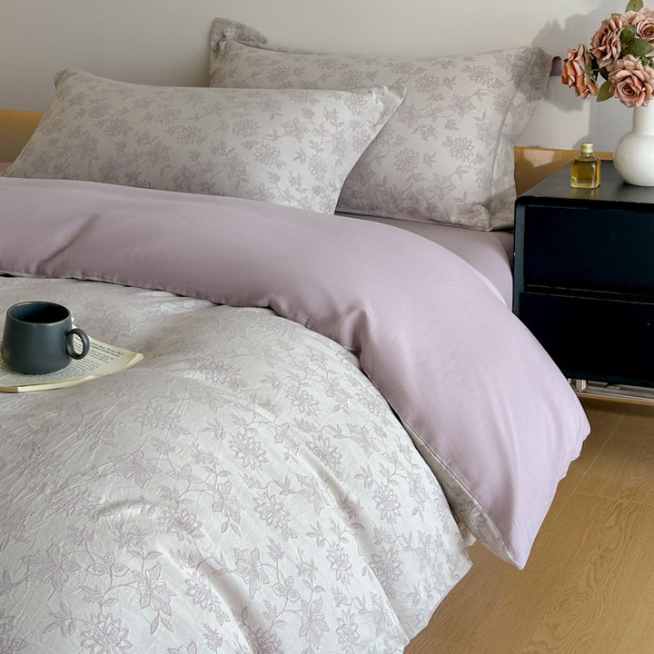 Luxurious bedding set with floral jacquard pattern