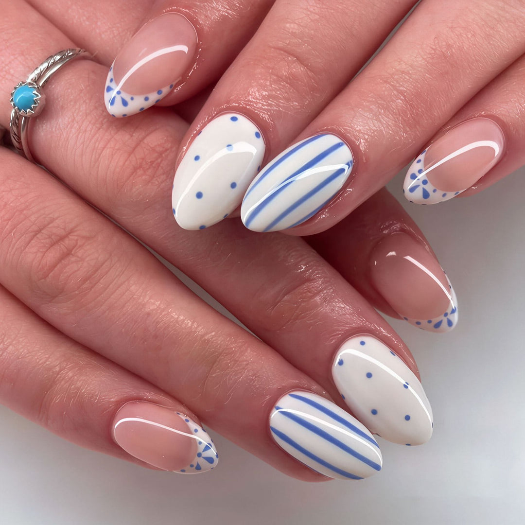 Elegant Artistic Press-On Nail Set with Geometric Patterns Stornfield