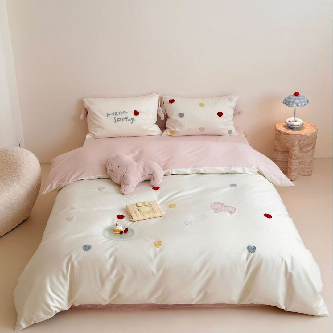 Playful bedding set made of cotton satin with embroidered heart appliqués