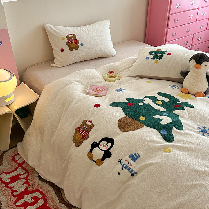 Cozy microfleece bedding set for children with a Christmas tree and animal motif