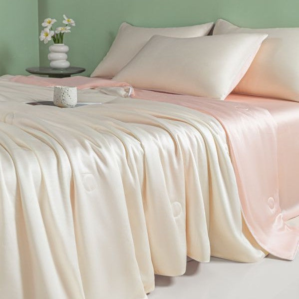 Ladies satin bed linen with stylish design Stornfield