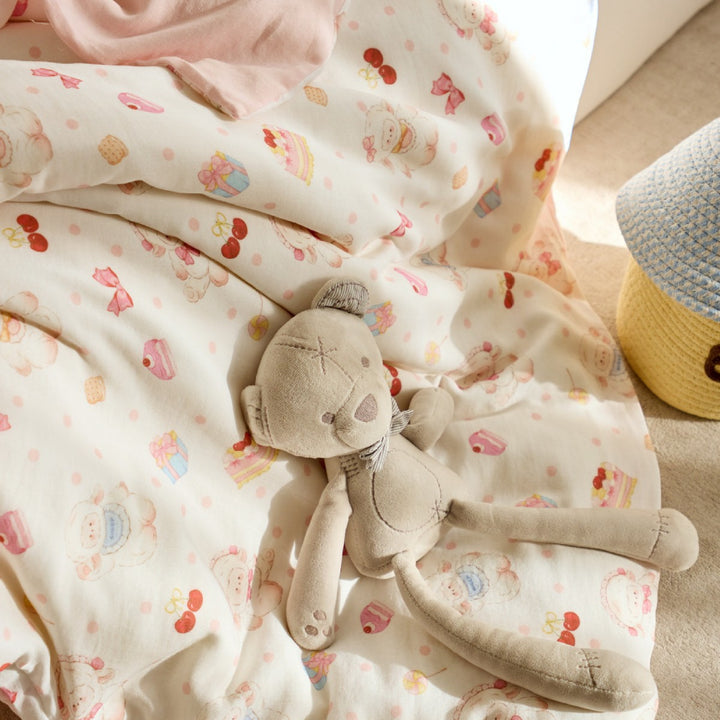 Kids bedding set with cute lion motifs made of soft cotton muslin