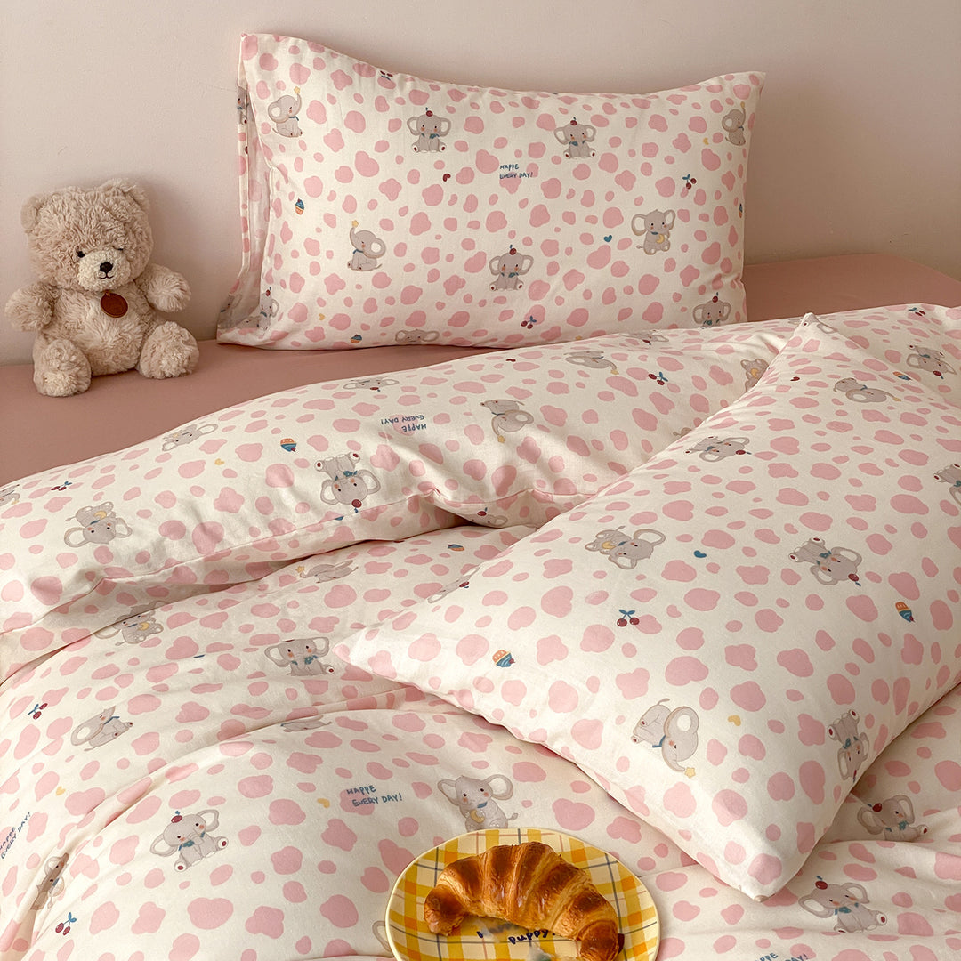 Child-friendly cotton satin bedding set with cute bear and heart print