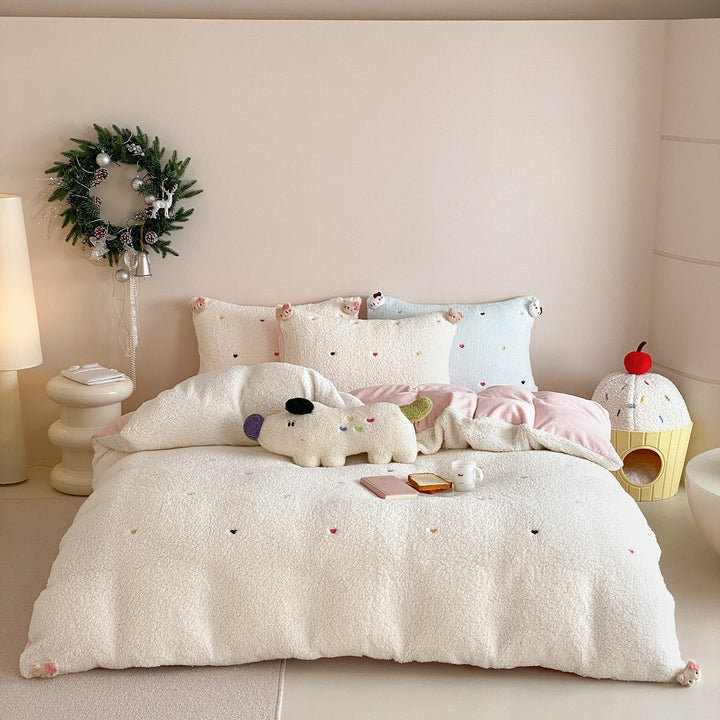 Reversible teddy fleece duvet cover set with embroidered mini hearts and 3D animal head pillow
