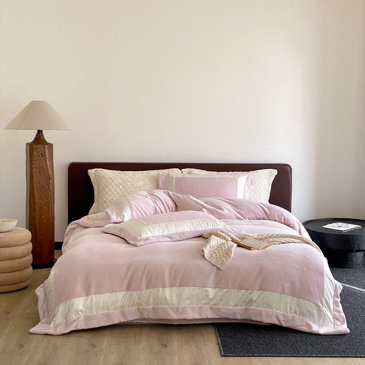 Luxurious cotton satin bedding set with quilted decorative border Stornfield