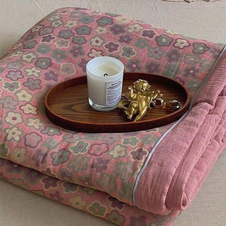 Lightly quilted throw blanket in retro floral jacquard made from cotton-linen mix