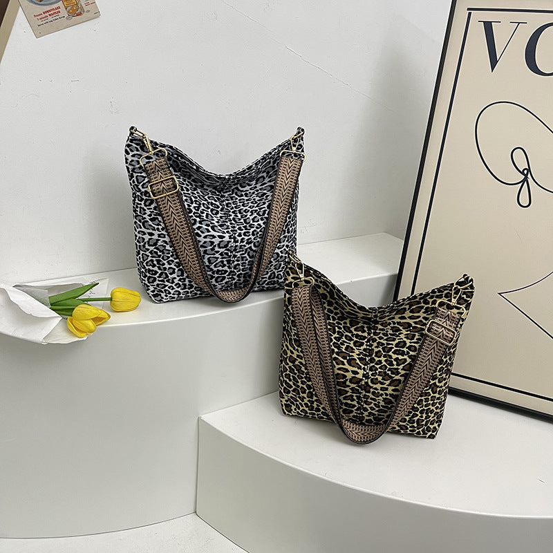 Stylish Animal Print Shoulder Bag