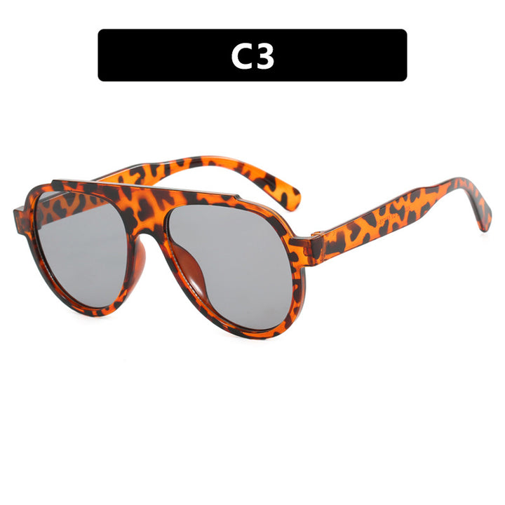 Women Vintage-Style Sunglasses with Elegant Plastic Frame in Leopard Pattern Stornfield