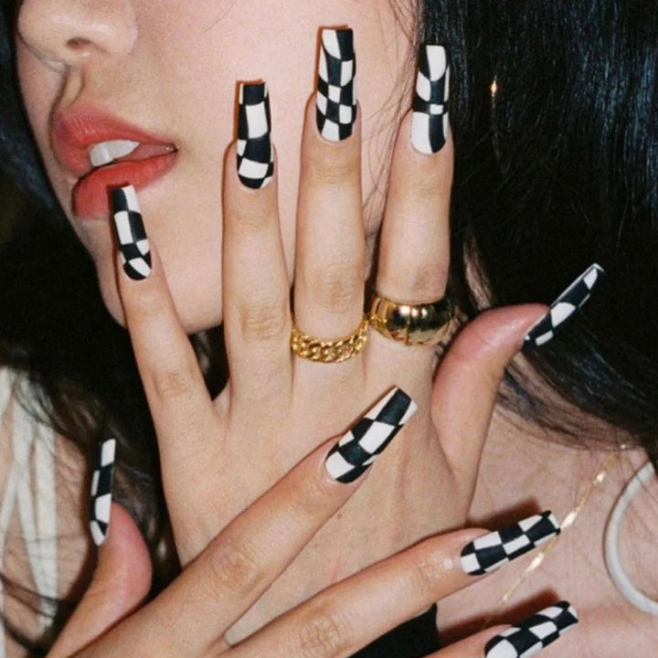 Nail set with stylish checkerboard pattern Stornfield