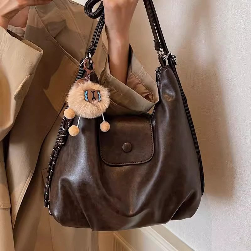 Modern shoulder bag with practical flap closure Stornfield