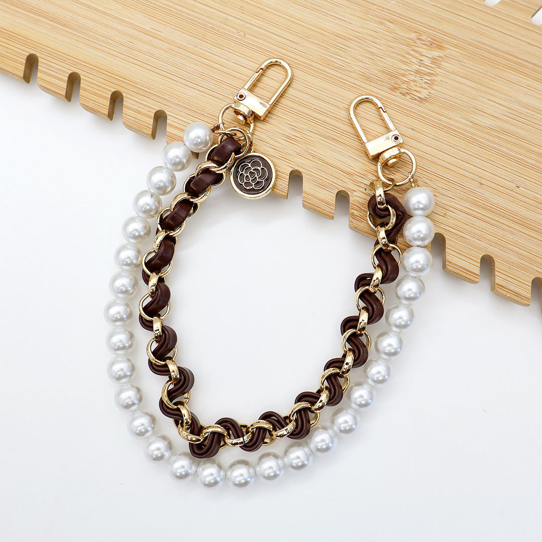 Chic Pearl-Chain Eyewear Holder Stornfield