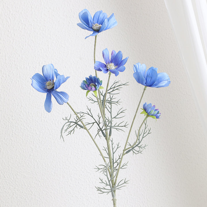 Artificial flower stem with realistic details