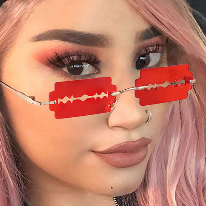 Women's Fashionable Retro Sunglasses in Unique Design Stornfield