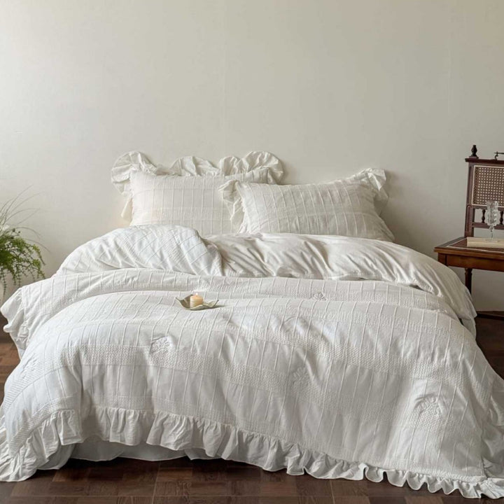 Bedding set made of cotton with flounce and matelassé texture