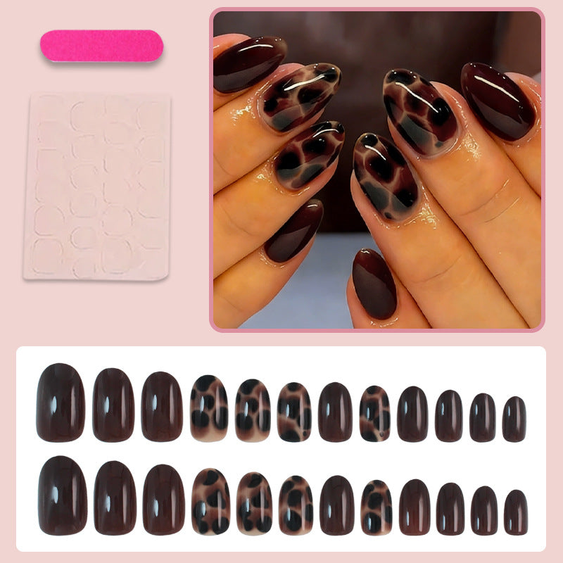 Nail set with elegant, modern leopard pattern Stornfield
