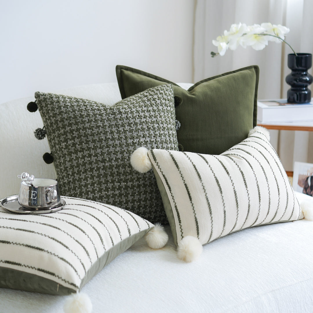 Decorative cushion with textured fabric