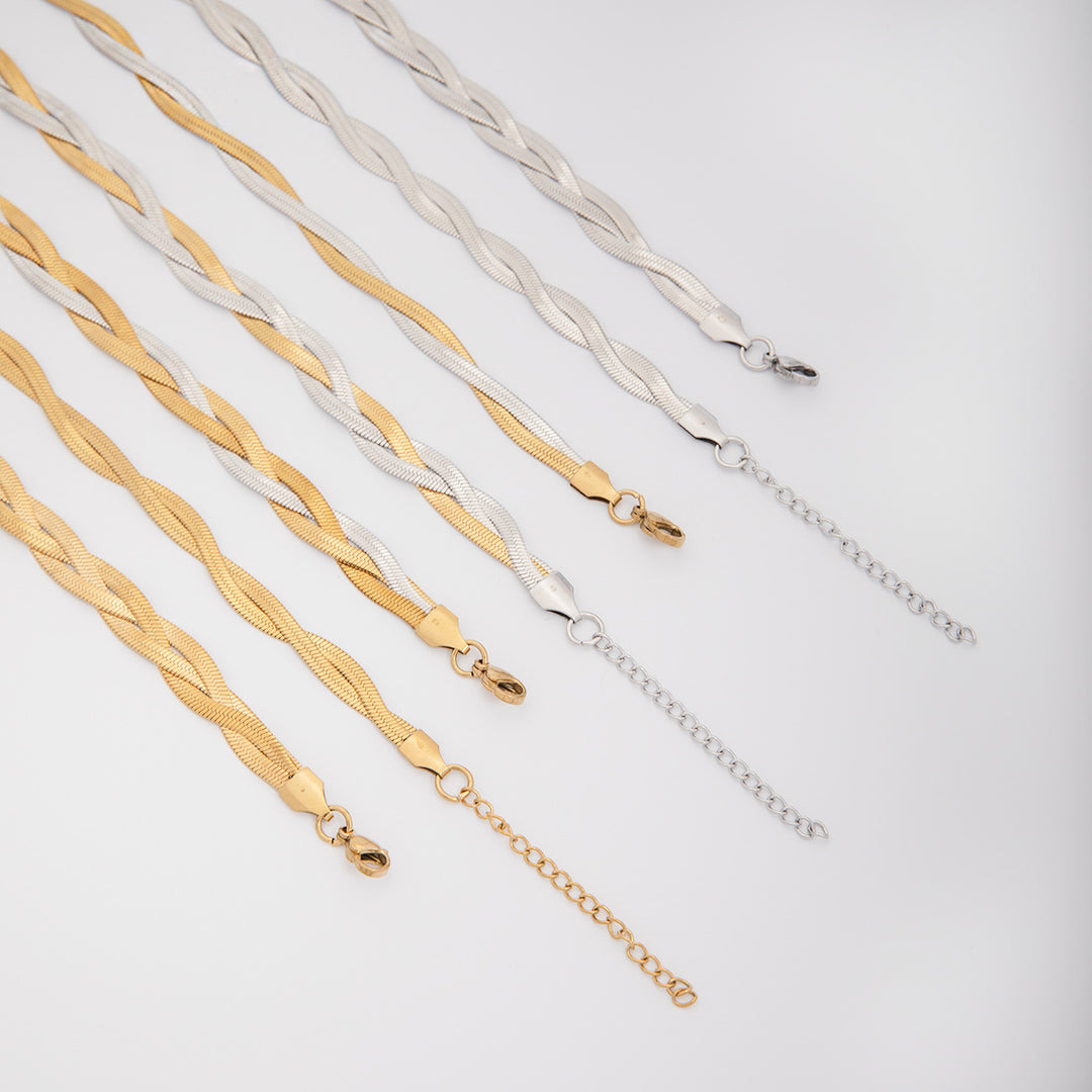 Elegant Textured Wire Bracelet Stornfield