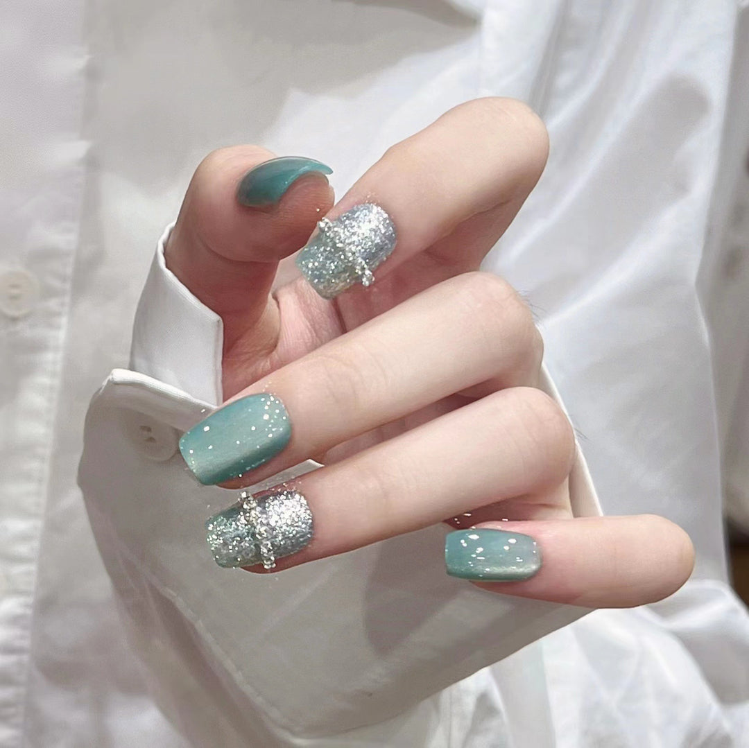 Shimmering Decorative Press-On Nail Set Stornfield