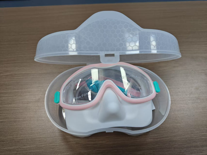 Swimming mask with adjustable comfort and clear field of vision Stornfield