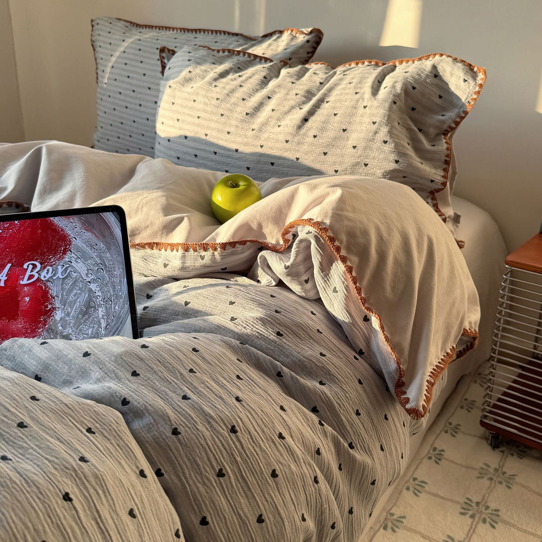 Star Patterned Quilted Bedding Set