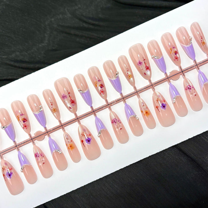 Elegant Polka Dot and Lace Press-On Nail Set